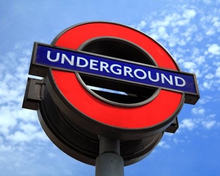 Един загинал и 16 ранени при сблъсък между две мотриси в метрото в Мексико