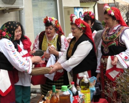 На този ден: Бабинден е! Един от големите народни женски празници