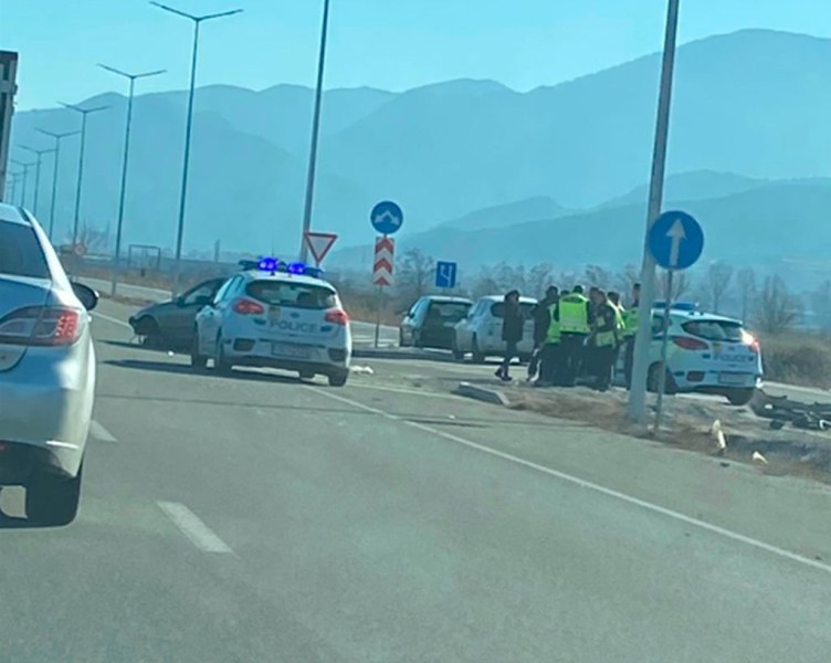 Катастрофа затруднява движението на пътя Пловдив –Асеновград. Инцидентът е станал