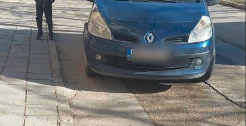 Кола с малко дете потегли сама в Асеновград, то успя да реагира