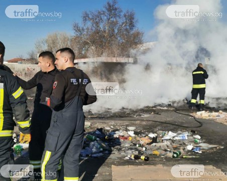 Отново токсично! Горят боклуци в Шекера, черен дим се изви над града