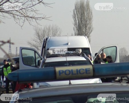 Полицията задържа нелегални мигранти край Труд, шофьорът- македонец