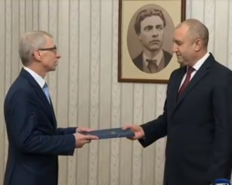 Акад. Николай Денков върна неизпълнен втория мандат