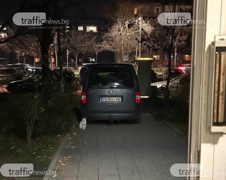 Кола запуши алея пред блок в Кючука, жители питат как да се приберат?