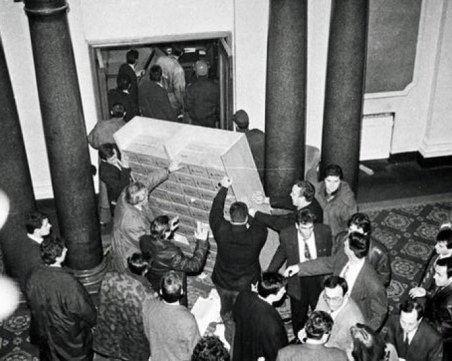 На този ден: Щурмувано е Народното събрание