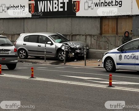 Сериозна катастрофа до Лаута! Откараха с линейка двама шофьори
