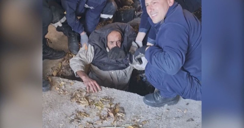 Пожарникари от Сливен спасиха мъж, паднал в шахта и останал