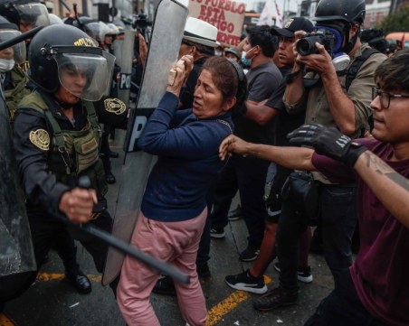 12 жертви при сблъсъците в Перу, напрежението в страната расте