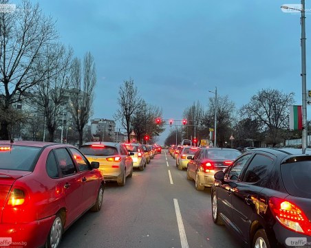 5 основни улици в Кючука вече са затворени – какво предстои с ремонтите в квартала?