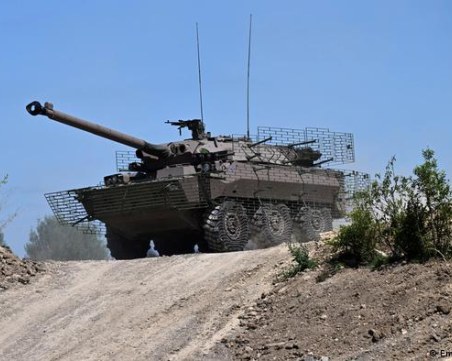 САЩ с доставки на бойни машини към Украйна! Маршрутът минава през България