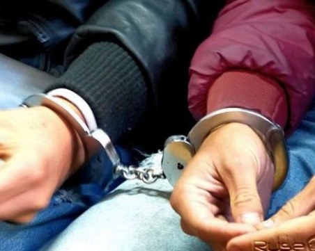 Трима мъже са задържани заради наркотици в Пазарджик