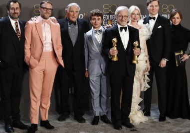 Американският режисьор Стивън Спилбърг получи наградата Златен глобус  за най добър режисьор за полуавтобиографичния му филм