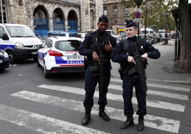 Нападение с нож на жп гара в Париж е станало