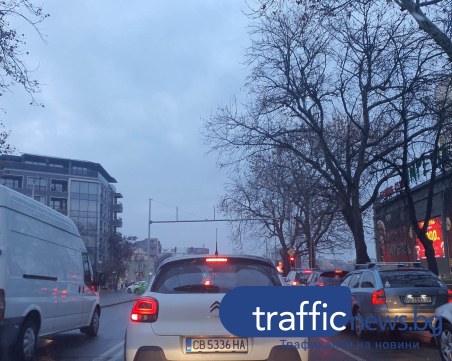 Колко време е нужно, за да се постави нов светофар на Сточна гара?