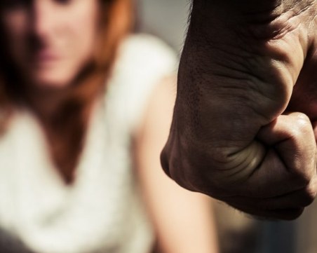 Жена е била изхвърлена гола и обезобразена в София! Виновникът -  барикадиралият се в София