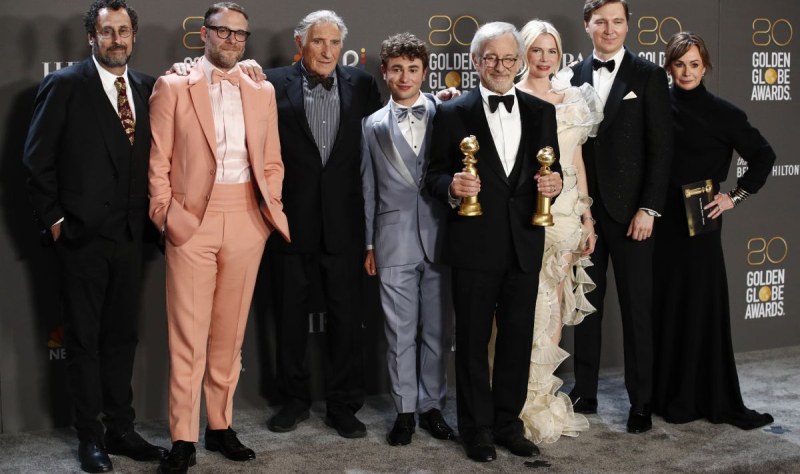 Американският режисьор Стивън Спилбърг получи наградата Златен глобус за най-добър режисьор за полуавтобиографичния му филм