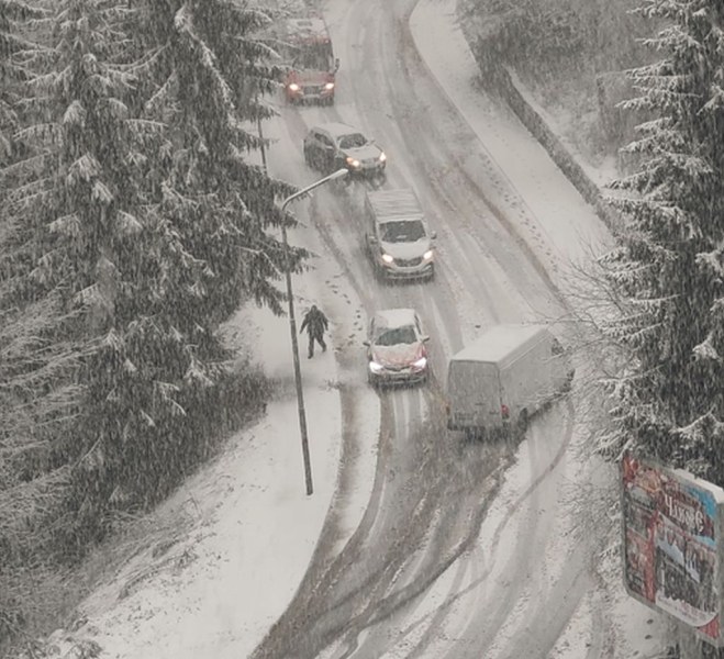 След снеговалежите: Каква е пътната обстановка в страната?