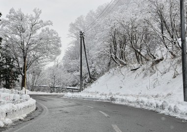 Обилен снеговалеж Натрупа близо 20 см настилка на места в