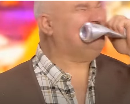 Чех разкъса с уста 36 кенчета за една минута