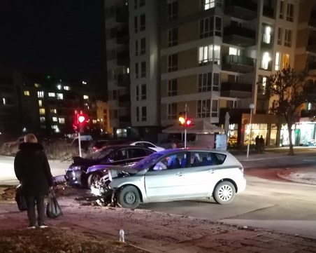 Две коли се блъснаха сериозно в Кючука