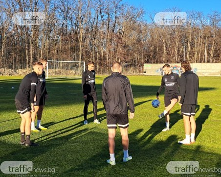 Локо иска да продаде нападател, освободен халф от 