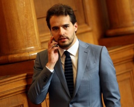 Над 100 трансфера на криптовалута направили от 