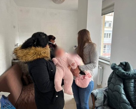 4 месеца по-късно: Майките с разменени бебета за пръв път прегърнаха децата си