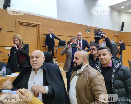 Прекъснаха сесията на общинския съвет заради Ашим Асан, поискаха да го изкарат с охрана
