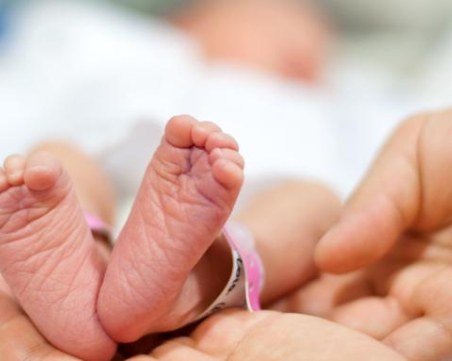 Разменените бебета вече са при биологичните си родители