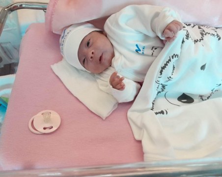 Събраха парите за бебе Галина, вече диша самостоятелно