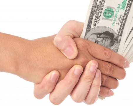 Съвети от експерт: Трите неща, за които да внимаваме при тегленето на потребителски кредити