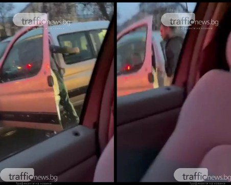 Агресия на пътя в Пловдив! Шофьор се саморазправя с друг, блъска врати и рита брони