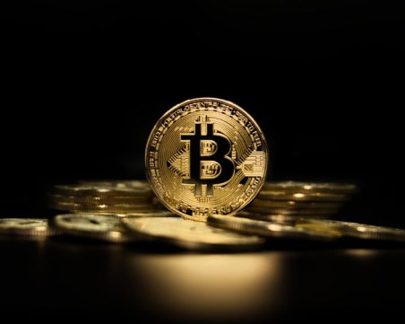 Биткойнът прехвърли психологическата бариера от $20 000