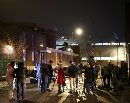 Три жени и дете са ранени при стрелба по време на погребение в Лондон