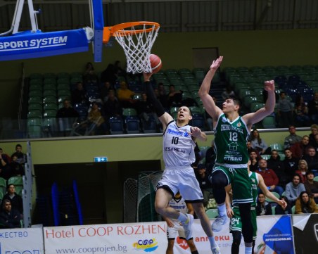 Академик с първо гостуване от месец