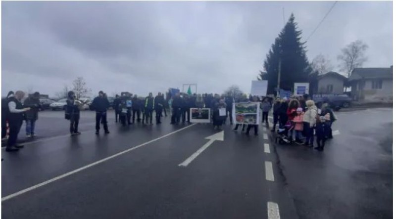 Стотици блокираха пътя Пловдив – Кърджали заради откриването на две нови кариери
