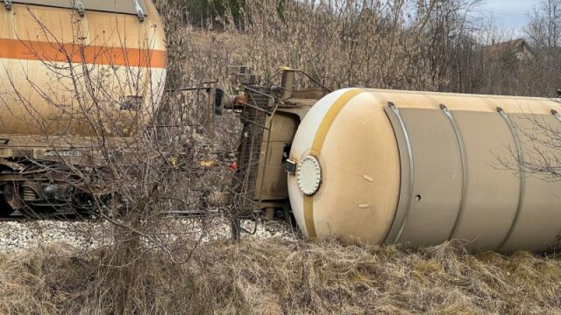 Вагоните с амоняк в Сърбия: Вдигнаха и последната от цистерните