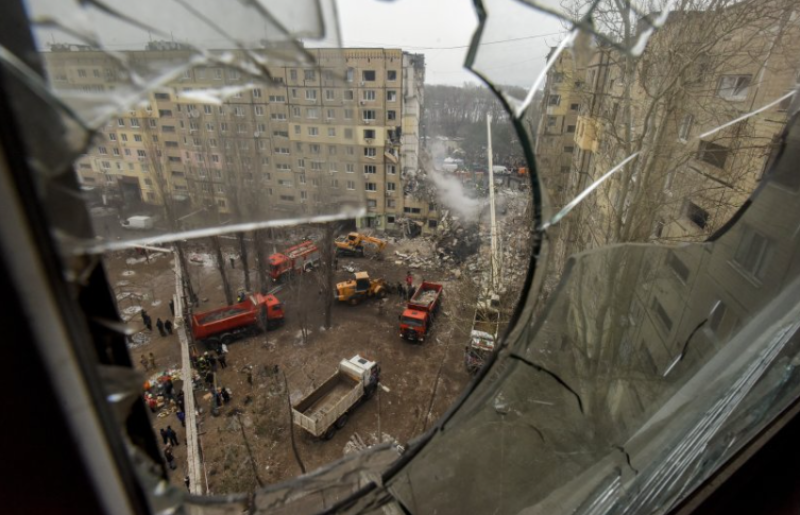 Поне 25 са вече жертвите на руски ракетен удар, поразил