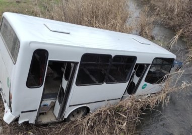 Автобус със седем души катастрофира днес в сливенското село Жельо