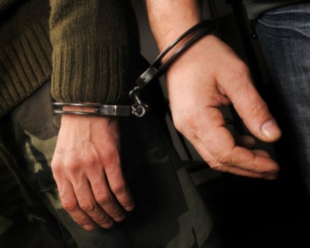 Двама пребиха и ограбиха мъж във Велинград, оказаха му се познати