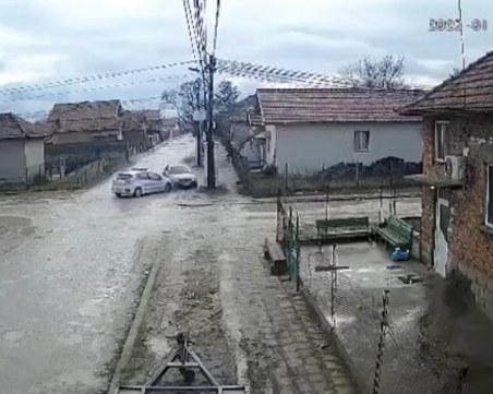 МВР шеф блъсна с патрулка колата на младеж след наркосделка