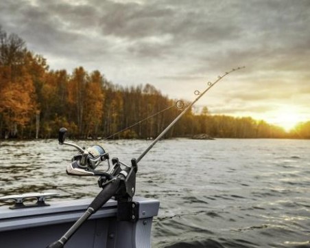 Трагедия! Мъж се удави по време на риболов край Батак, минувачи спасили сина му