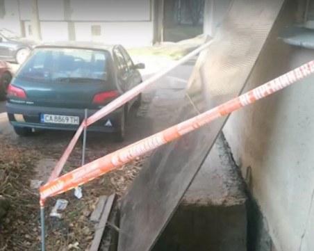 Жена и куче пропаднаха в 3-метрова шахта в София