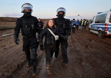 Грета Тунберг е сред екоактивистите задържани в германското минно селище
