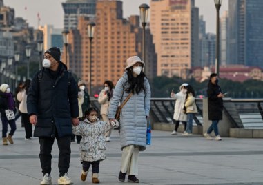 За първи път от 60 години населението на Китай започна