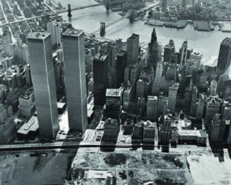 На този ден: Започва строежът на кулите близнаци, Тодор Живков е арестуван