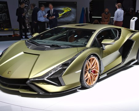 Във времена на инфлация: 40 българи си купиха Lamborghini през 2022-а, 38 подкараха Ferrari