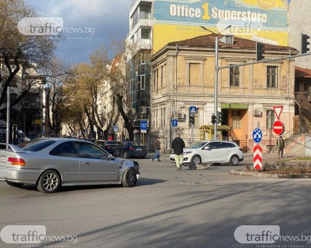 Катастрофа в центъра на Пловдив заради висока скорост