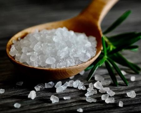 Маска за лице със сол помага в борбата с бръчките