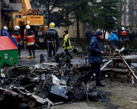 Украйна обяви три версии за катастрофата на хеликоптера с шефа на МВР